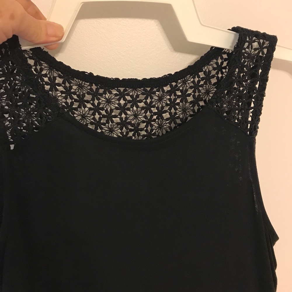 Old Navy Sleeveless Black Top. Super Cute! Lace on Shoulders & Back. Sz XS NWT